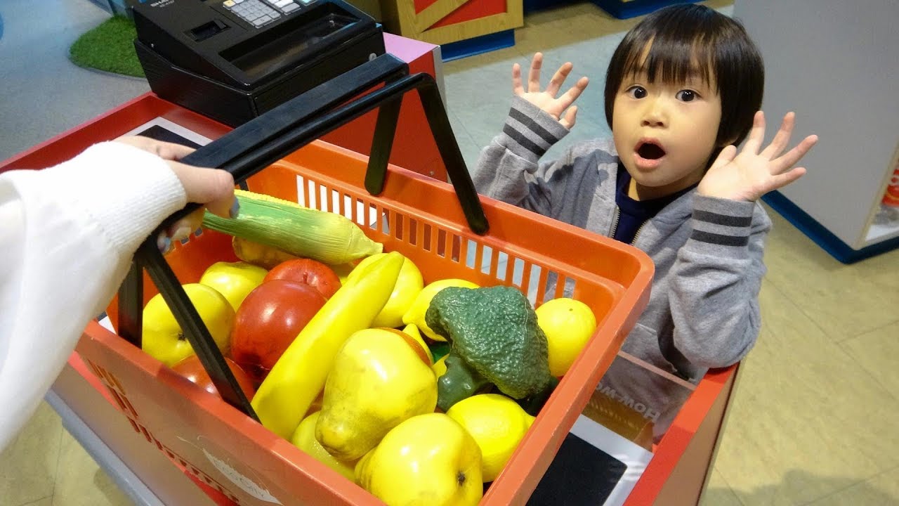 レオくんがスーパーで買い物ごっこをするよ！野菜をたくさん買うよ！ レオスマイル
